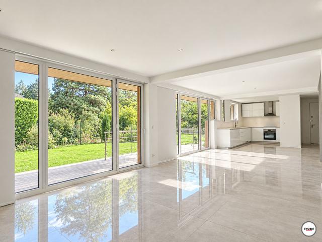 Maison 8 pièces 261 m²