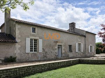 Maison 8 pièces 261 m²
