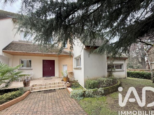 Maison 8 pièces 261 m²