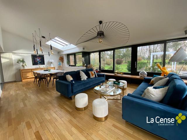 Maison 8 pièces 261 m²