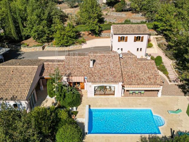 Maison 8 pièces 272 m²