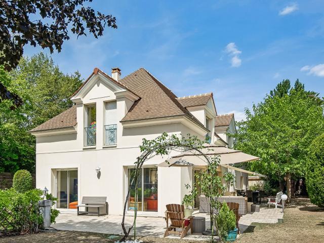 Maison 8 pièces 261 m²