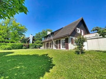 Maison 8 pièces 261 m²