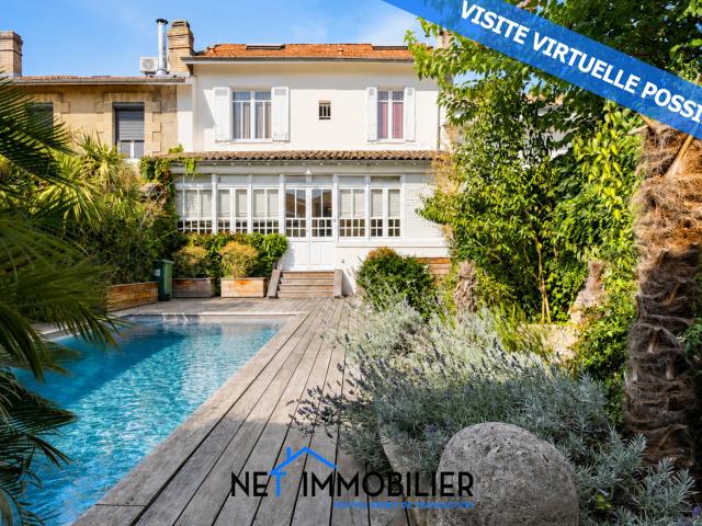 Maison 8 pièces 261 m²