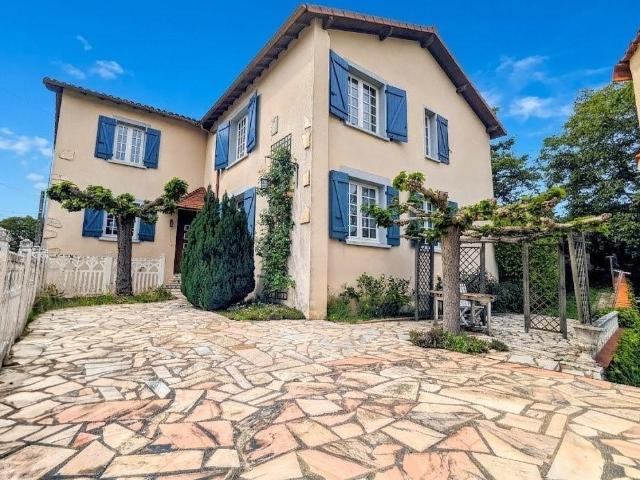 Maison 8 pièces 262 m²