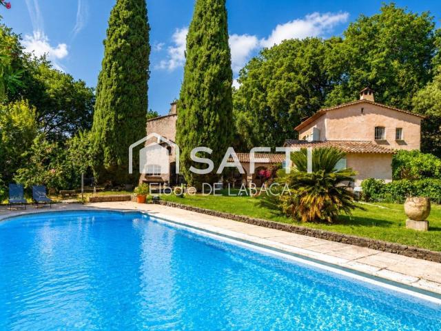 Maison 8 pièces 262 m²