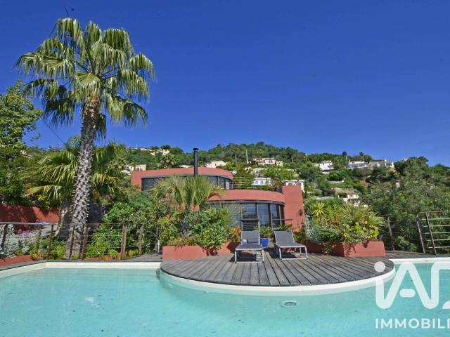Maison 8 pièces 262 m²