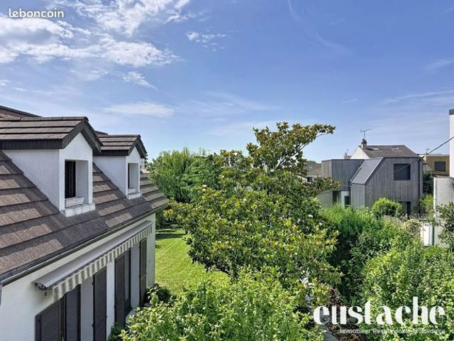 Maison 8 pièces 263 m²