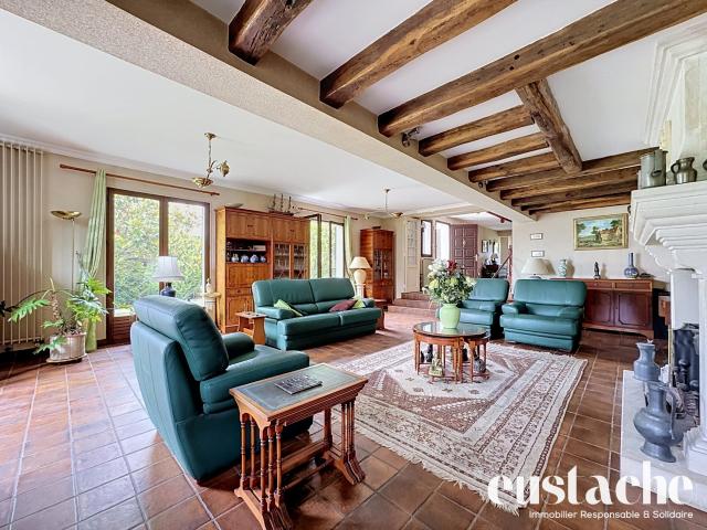 Maison 8 pièces 263 m²