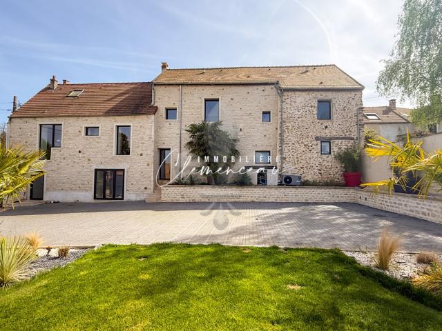 Maison 8 pièces 274 m²