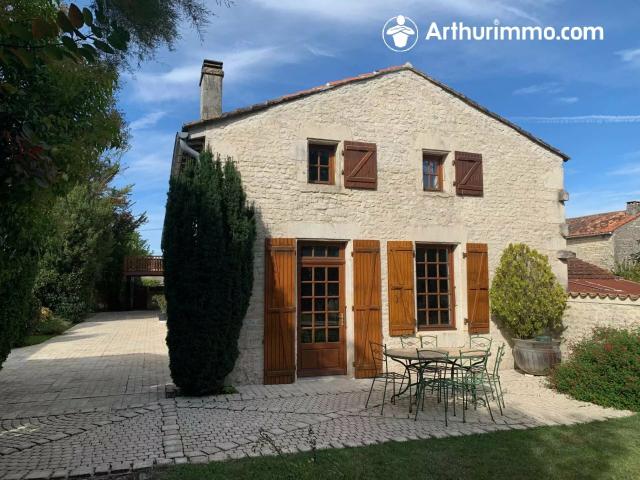 Maison 8 pièces 274 m²