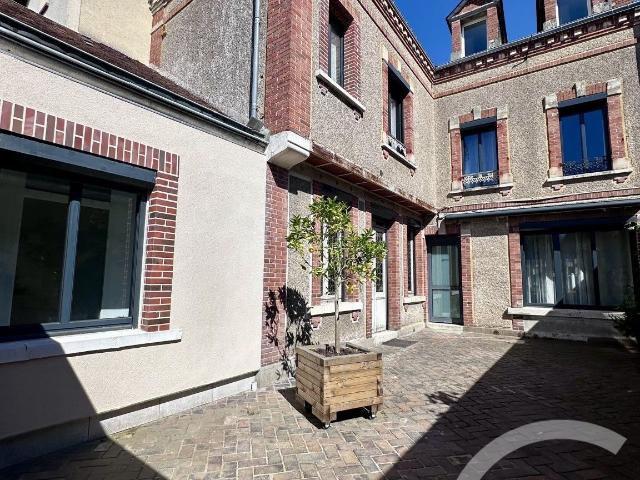 Maison 8 pièces 274 m²