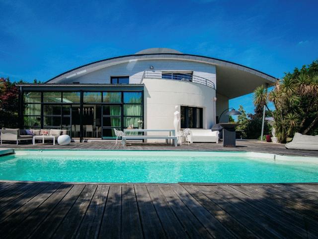 Maison 8 pièces 274 m²