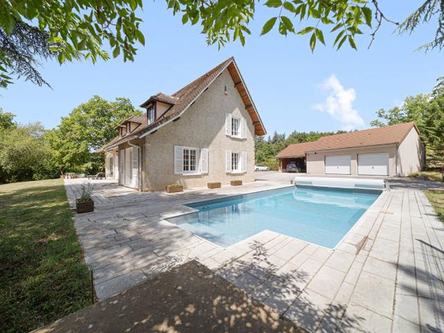 Maison 8 pièces 274 m²