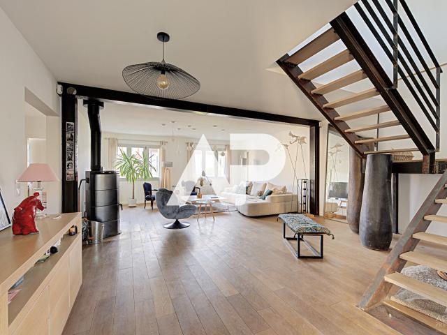 Maison 8 pièces 274 m²