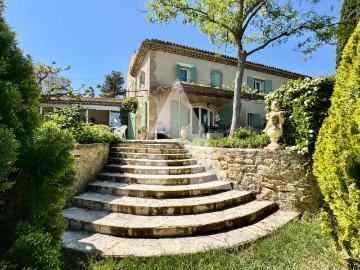 Maison 8 pièces 274 m²