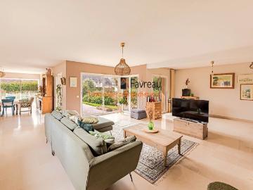Maison 8 pièces 275 m²