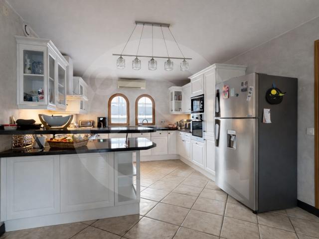 Maison 8 pièces 275 m²