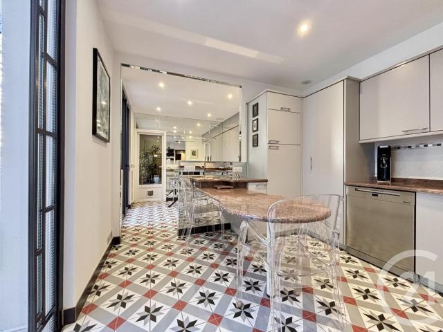 Maison 8 pièces 275 m²