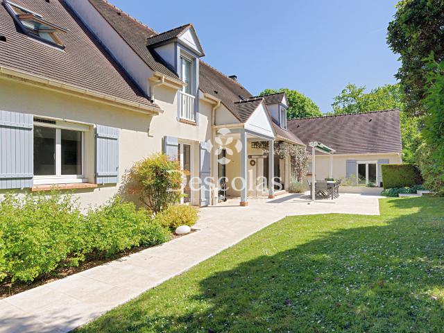 Maison 8 pièces 275 m²