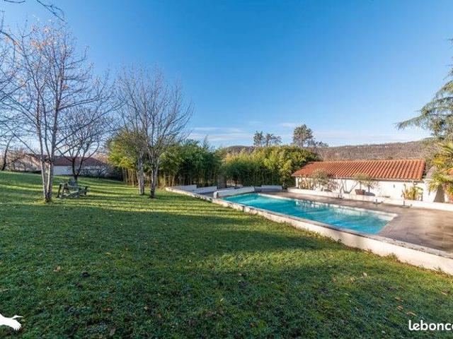 Maison 8 pièces 275 m²