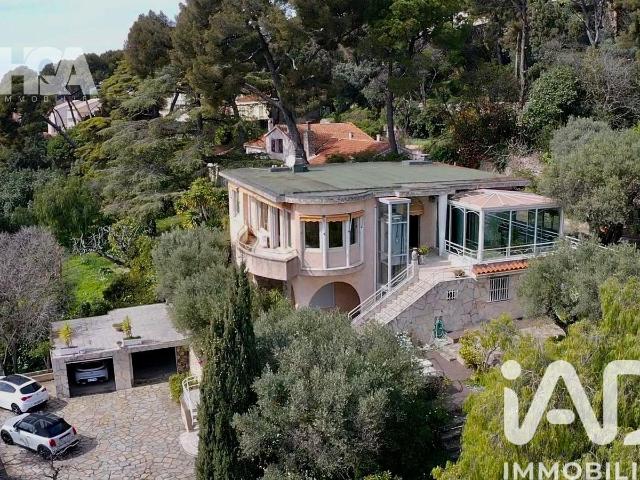 Maison 8 pièces 275 m²