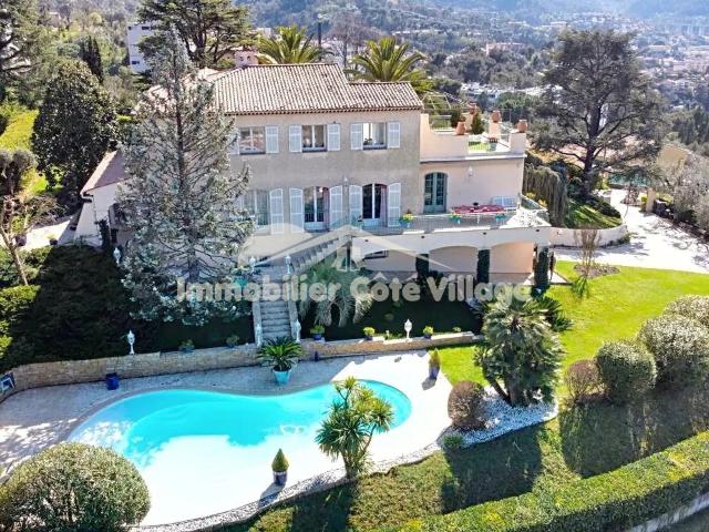 Maison 8 pièces 276 m²