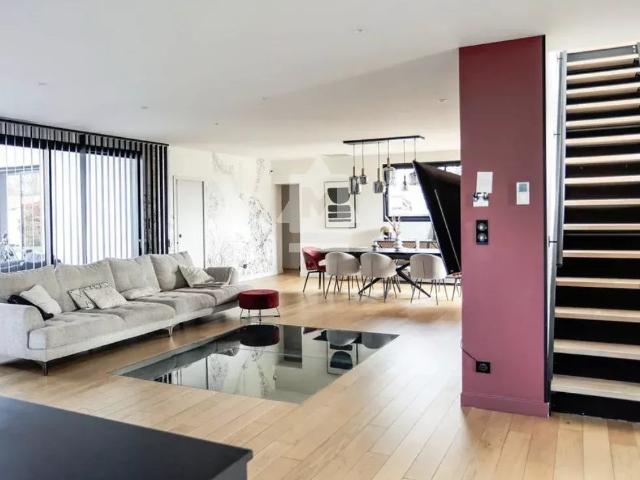 Maison 8 pièces 277 m²