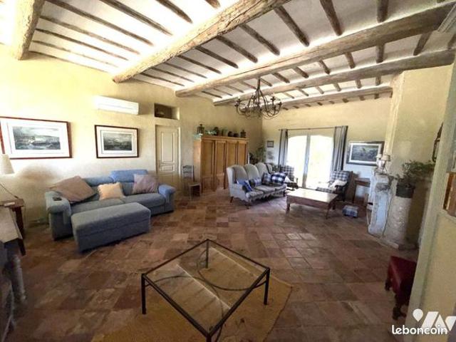 Maison 8 pièces 279 m²