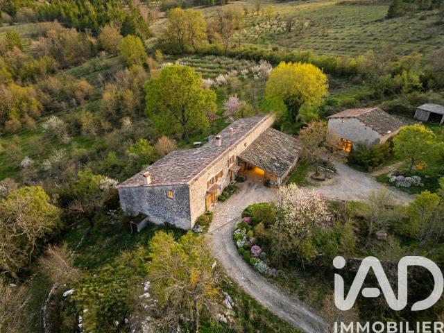Maison 8 pièces 279 m²