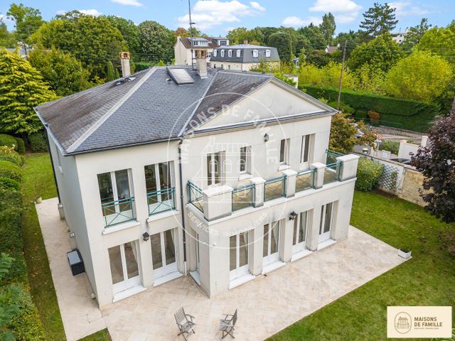 Maison 8 pièces 270 m²
