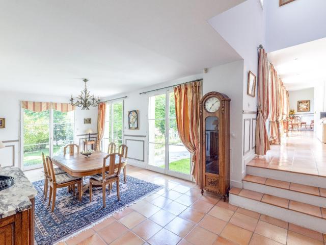 Maison 8 pièces 270 m²