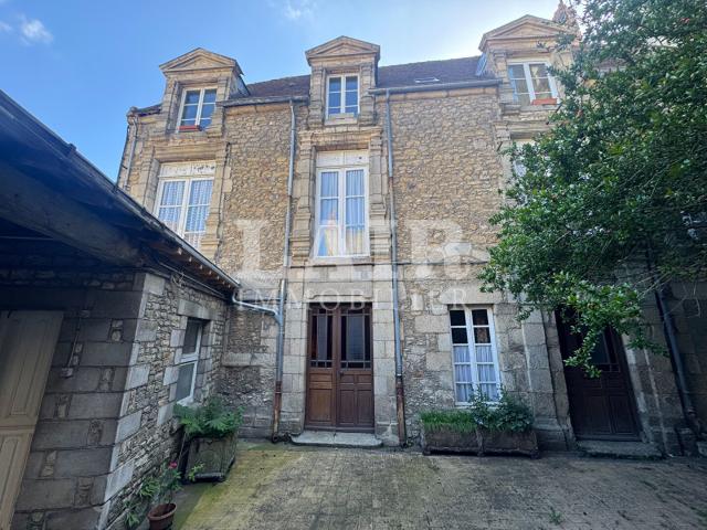 Maison 8 pièces 270 m²