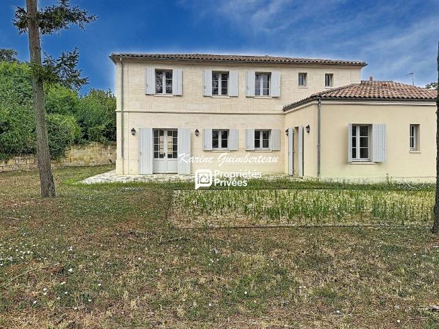 Maison 8 pièces 270 m²
