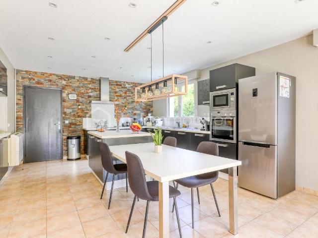 Maison 8 pièces 270 m²