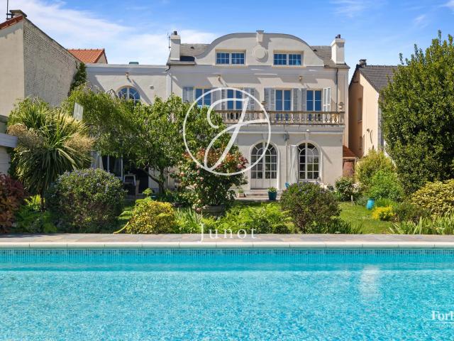Maison 8 pièces 270 m²