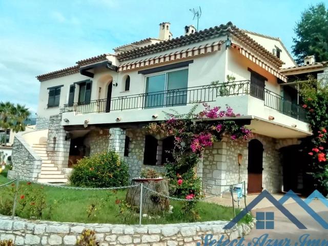 Maison 8 pièces 270 m²