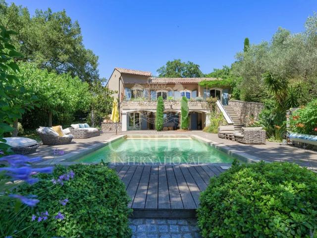 Maison 8 pièces 240 m²
