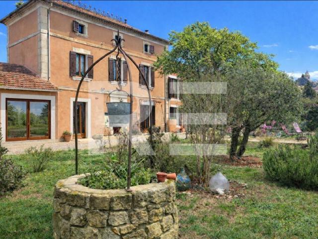 Maison 8 pièces 271 m²