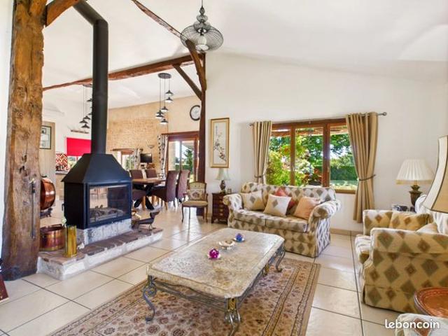Maison 8 pièces 272 m²