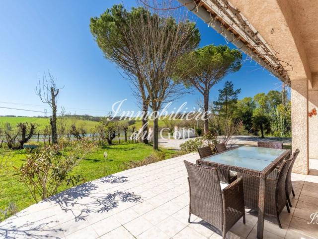 Maison 8 pièces 272 m²