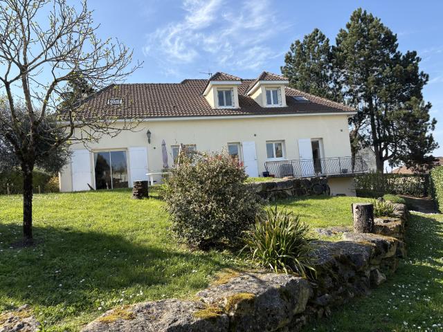 Maison 8 pièces 272 m²