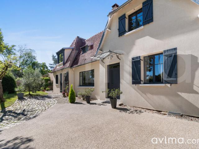 Maison 8 pièces 272 m²