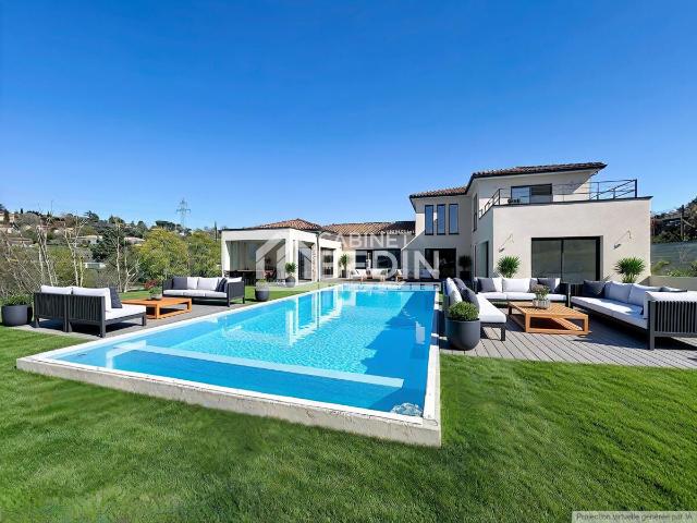 Maison 8 pièces 276 m²