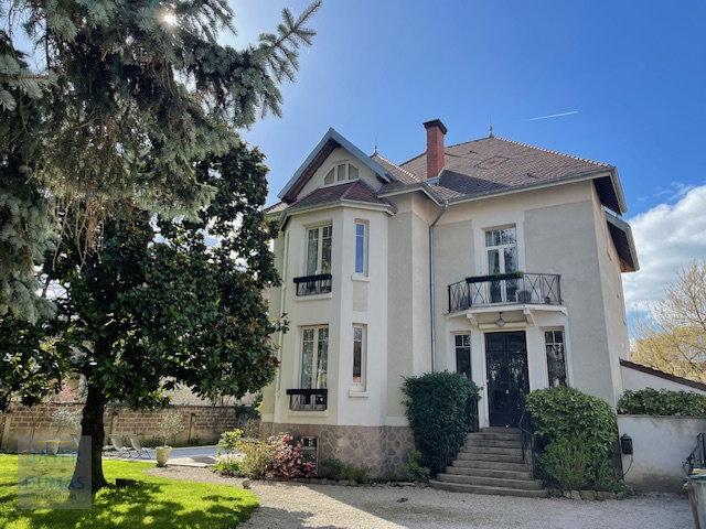 Maison 8 pièces 273 m²