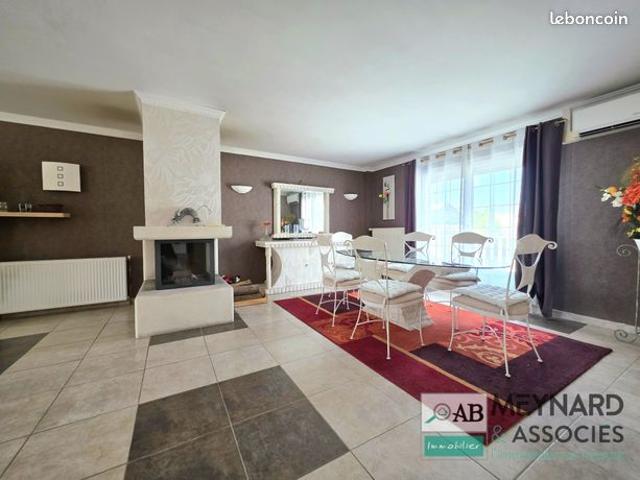 Maison 8 pièces 273 m²