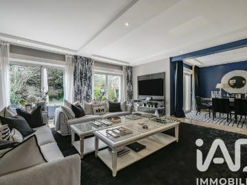 Maison 8 pièces 373 m²