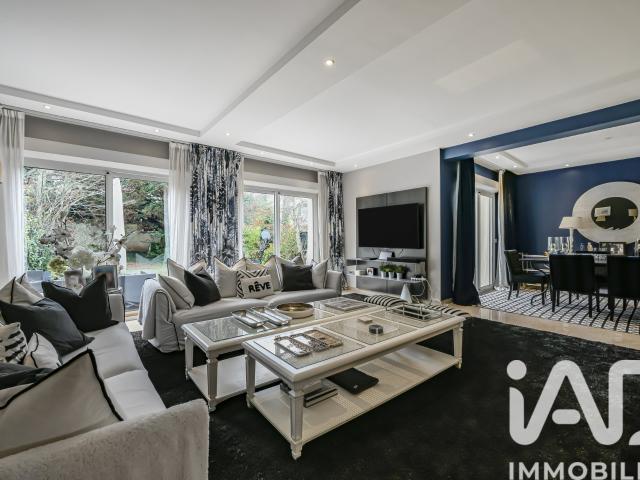 Maison 8 pièces 373 m²