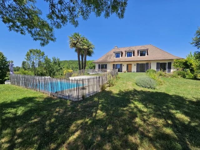 Maison 8 pièces 285 m²
