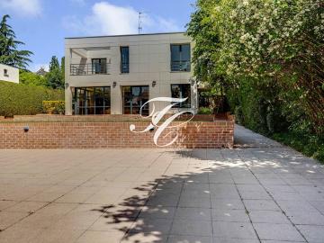 Maison 8 pièces 288 m²